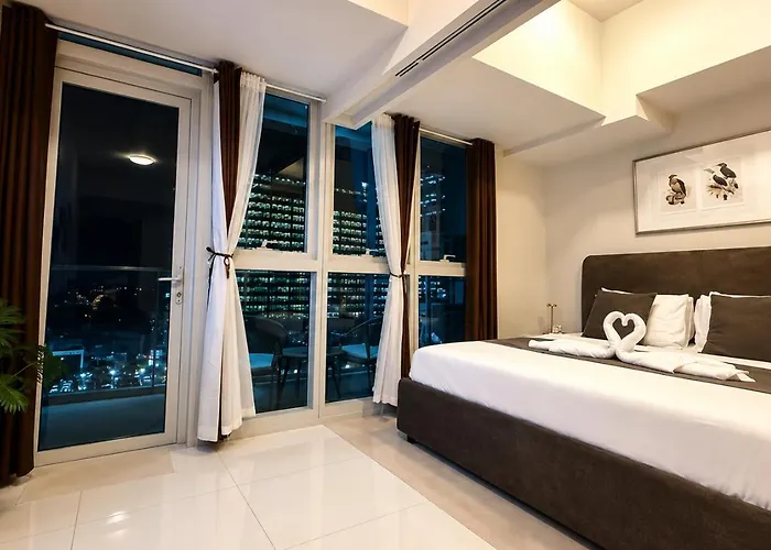 Casa Choy - Uptown Parksuites Ii Bgc Luxury 1br King Bed With Balcony 1 Minute Walk To Uptown Mall And Jp Morgan Manila