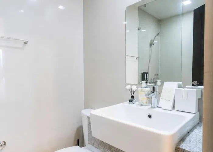 Casa Choy - Uptown Parksuites Ii Bgc Luxury 1br King Bed With Balcony 1 Minute Walk To Uptown Mall And Jp Morgan Manila